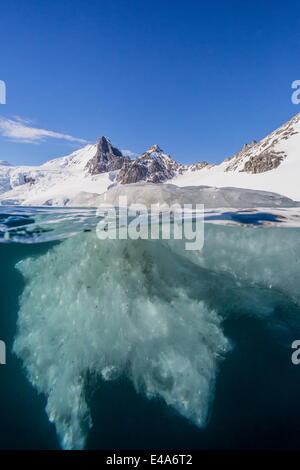 Oben und unten Ansicht von Gletschereis in Orne Harbor, Antarktis, Polarregionen Stockfoto