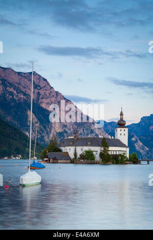 Malerische Schloss Ort, See Traunsee, Gmunden, Salzkammergut, Oberösterreich, Österreich, Europa Stockfoto