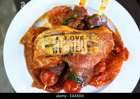 Schweinesteak mit branding auf Platte Stockfoto