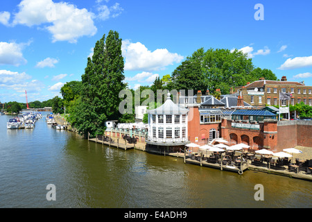 Carlton Mitre Hotel und Themse, Hampton Court, Borough of Richmond upon Thames, Greater London, England, Vereinigtes Königreich Stockfoto