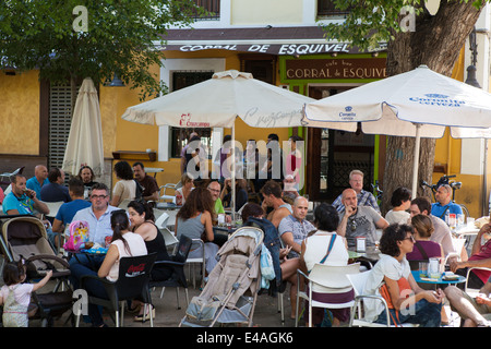 Cafe und Tapas Bar an der Alameda de Hercules in Sevilla Stockfoto