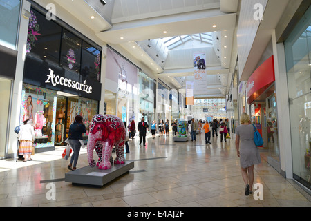 Innenraum der Falze (intu Uxbridge) Shopping Center, Uxbridge, London Borough von Hillington, Greater London, England, Vereinigtes Königreich Stockfoto