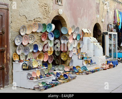 Marokko Ladenfront zeigt Kunsthandwerk und Keramik Stockfoto