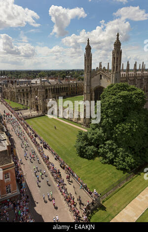 Cambridge, UK. 7. Juli 2014. Tour De France Reisen durch Könige Parade, Cambridge, fotografiert von Great St. Mary's-Kirche. Bildnachweis: Oliver Prinz/Alamy Live-Nachrichten Stockfoto