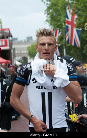 London, UK. 7. Juli 2014. Marcel Kittel feiert gewinnen 3. Etappe der Tour De France Cambridge nach London. Bildnachweis: Aktion Plus Sport/Alamy Live-Nachrichten Stockfoto