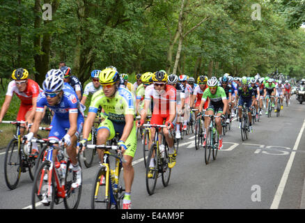 Epping, UK. 7. Juli 2014. Tour de France 2014 von Cambridge nach London. Die Teilnehmer treten in Epping, Essex auf ihrem Weg nach London. 7. Juli 2014. Bildnachweis: Doniphane Dupriez/Alamy Live-Nachrichten Stockfoto