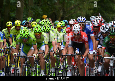 Epping, UK. 7. Juli 2014. Tour de France 2014 von Cambridge nach London. Die Teilnehmer treten in Epping, Essex auf ihrem Weg nach London. 7. Juli 2014. Bildnachweis: Doniphane Dupriez/Alamy Live-Nachrichten Stockfoto