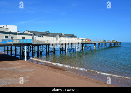 Beach und Grand Pier, Teignbridge Bezirk, Teignmouth, Devon, England, Vereinigtes Königreich Stockfoto