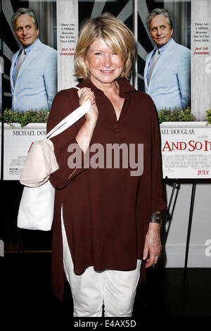 EAST HAMPTON, NEW YORK-Juli 6: TV-Persönlichkeit Martha Stewart besucht die Premiere von "And So It Goes" Guild Hall am 6. Juli 2014 in East Hampton, New York. Stockfoto