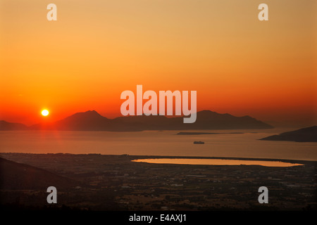 Sonnenuntergang hinter Kalymnos Insel.  Foto von Dikaios Berg, Kos Insel, Dodekanes, Ägäis, Griechenland Stockfoto