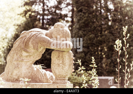 Kehrseite der Trauer Frau Skulptur. Stockfoto