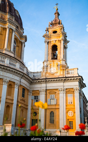 Glockenturm der Basilika di Superga, auf einem Hügel südlich von Turin, Italien. Die Kirche wurde für die Savoyer zu feiern Sieg in der Schlacht von Turin 1706 gebaut. Stockfoto