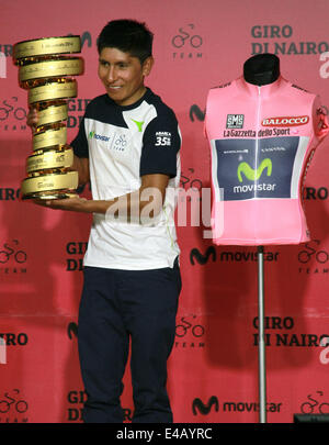 Bogota, Dc. 7. Juli 2014. Giro d ' Italia-Sieger Nairo Quintana spricht über seine Karriere in einer Pressekonferenz am nördlichen Bogotá Movistar Gebäude. Der 24 jährige Kletterer mit dem Movistar Team ist die erste kolumbianische dieses Rad Rennen zu gewinnen. © César Mariño/Pacific Press/Alamy Live-Nachrichten Stockfoto