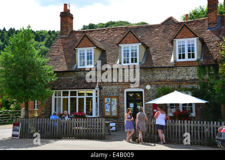 Hambleden Dorfladen (alte Post), Pheasant Hill Frieth, Hambleden, Buckinghamshire, England, Vereinigtes Königreich Stockfoto