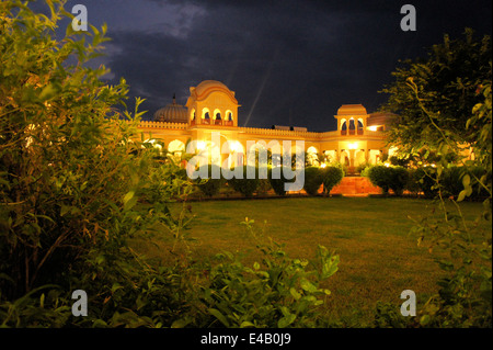 Beleuchtete Palace in Orcha nachts, Indien. Stockfoto