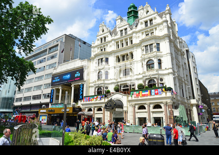 Queens House & Empire Theatre, Leicester Square, West End, City of Westminster, London, Vereinigtes Königreich Stockfoto