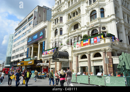 Queens House & Empire Theatre, Leicester Square, West End, City of Westminster, London, Vereinigtes Königreich Stockfoto