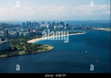 Luftaufnahme der Innenstadt von Rio De Janeiro Brasilien mit Flamengo Beach und Guanabara-Bucht in Zona Sul Stockfoto