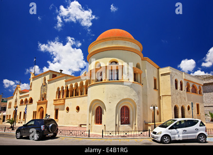 Eines der Gebäude (Wohnsitz) des italienischen "Period", Stadt Pothia, Kalymnos Insel, Dodekanes, Griechenland. Stockfoto