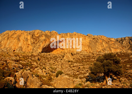 Die berühmte "Grande Grotta", eines der beliebtesten Klettern Felder von Kalymnos Insel, Dodekanes, Griechenland. Stockfoto