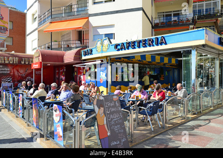 Bar-Cafeteria an Strandpromenade Esplanade, Playa de Levante, Benidorm, Costa Blanca, Provinz Alicante, Königreich Spanien Stockfoto