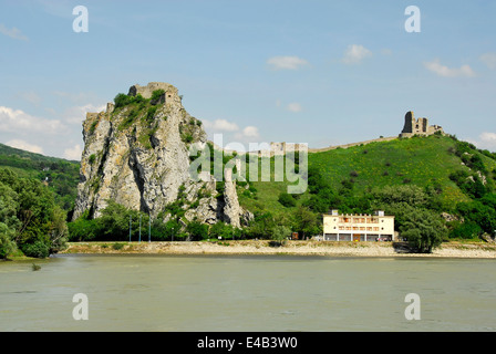 Römische Festung Ruinen aus der Vantage Travel Fluss Pracht Riverboat auf der Donau Fluß, Österreich Stockfoto