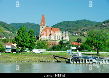 Stadtkirche von der Vantage Travel Fluss Pracht Riverboat auf der Donau Fluß, Österreich Stockfoto