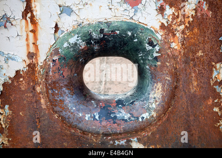 Hawse in alten Grunge rostige Schiffsrumpf Stockfoto