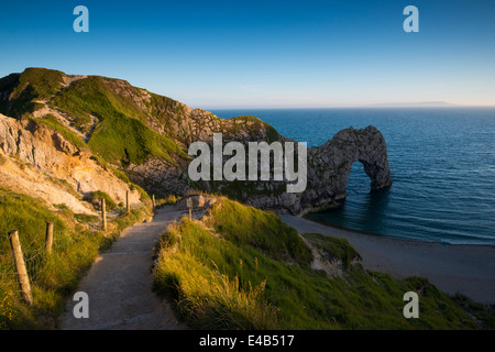 Abenddämmerung bei Durdle Door, Lulworth in Dorset England UK Stockfoto