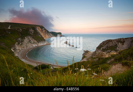 Sonnenuntergang am Mann des Krieges Bay, Lulworth in Dorset England UK Stockfoto