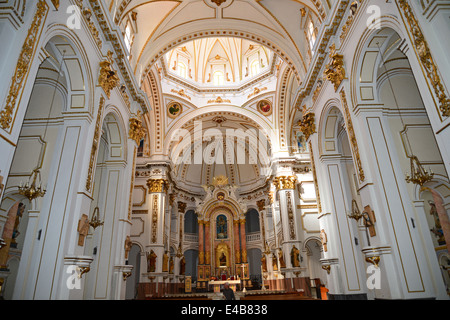 Inneren Kirchenschiff, Altea, Costa Blanca, Provinz Alicante, La Mare de Déu del Consol (Our Lady of Solace) Kirche, Königreich Spanien Stockfoto