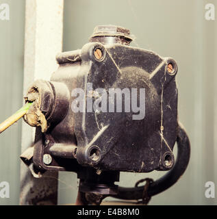 Nahaufnahme von einer alten elektrischen Junction Box. Stockfoto