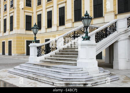 Treppe von Schloss Schönbrunn in Wien, Österreich Stockfoto