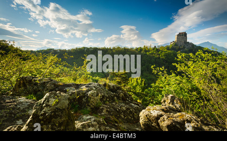 Blick auf die Klosterkirche der Sacra di San Michele im Susa-Tal, Italien. Stockfoto