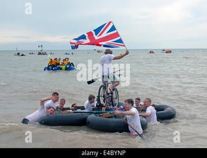 Teilnehmer an Brightons Paddle Round the Pier 2014 Veranstaltung Stockfoto