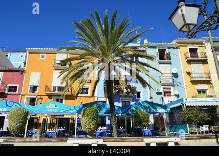Restaurants am Meer, Costa Blanca, Provinz Alicante, Villajoyosa (La Vila Joiosa), Königreich Spanien Stockfoto