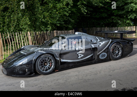 2014 Maserati MC12 Cent 100 mit Fahrer Michael Bartels, hundertjährigen Livree, 2014 Goodwood Festival of Speed, Sussex, UK. Stockfoto