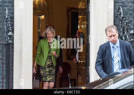 Downing Street, London, UK. 8. Juli 2014. Britischen Regierung Ministern besuchen 10 Downing Street in London für die wöchentlichen Kabinettssitzung. Im Bild: THERESA MAY - Innenminister. Bildnachweis: Lee Thomas/Alamy Live-Nachrichten Stockfoto
