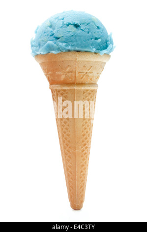 Heidelbeere aromatisierte Eis in einem Kegel Stockfoto