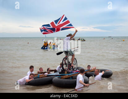 Teilnehmer an Brightons Paddle Round the Pier 2014 Veranstaltung Stockfoto