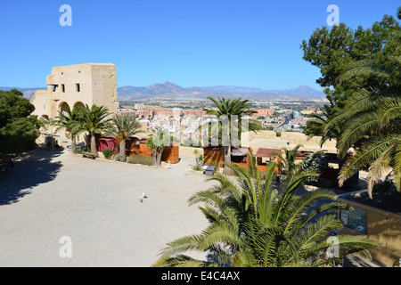 Innenhof der Burg Santa Bárbara, Alicante, Costa Blanca, Provinz Alicante, Königreich von Spanien Stockfoto