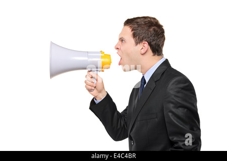Junger Geschäftsmann auf einem Megaphon schreien Stockfoto