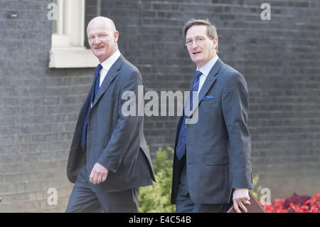 London, UK. 8. Juli 2014. Britischen Regierung Ministern besuchen 10 Downing Street in London für die wöchentlichen Kabinettssitzung. Im Bild L-r: DAVID WILLETTS MP -. Staatssekretär für Hochschulen und Wissenschaft; Dominic trauern QC MP-. Attorney General. © Lee Thomas/ZUMA Draht/Alamy Live-Nachrichten Stockfoto