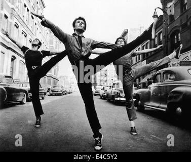 George Chakiris (Mitte), am Set des Films, "West Side Story", 1961 Stockfoto