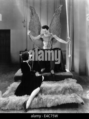 Alma Rubens, John Gilbert, am Set des Stummfilms, "Die Maske des Teufels", 1928 Stockfoto