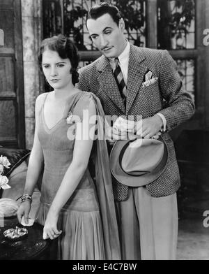 Barbara Stanwyck, Rod La Rocque, am Set des Films "Die verschlossene Tür", 1929 Stockfoto
