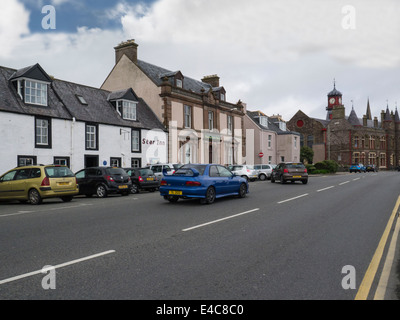 South Beach Road Stornoway mit Star Inn und Rathausgebäude Isle of Lewis Stockfoto