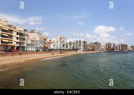 Strand in der mediterranen Stadt Aguilas, Provinz Murcia, Spanien Stockfoto