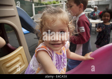 "Smart Kids Are Us" Kindergarten und frühen Lernzentrum in Kensington, einer multikulturellen Nachbarschaft in Brooklyn, New York. Stockfoto