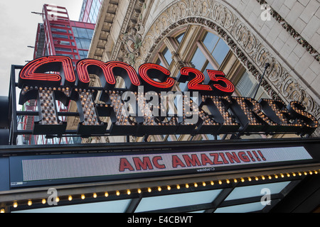 AMC Empire 25 Theater in New York City ist im New Yorker Stadtteil Manhattan, NY abgebildet. Stockfoto